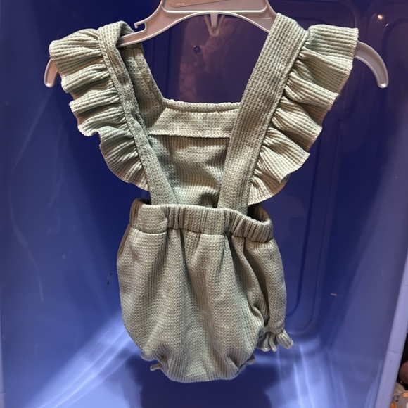 SHEIN Green Ruffled Kids Romper - Picture 2 of 3